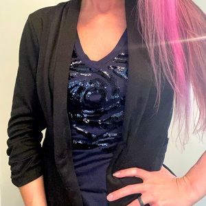 Women’s fashion sequin black rose and dark blue tee, Medium